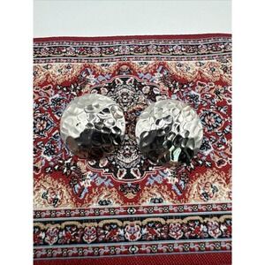 Vintage Sarah Coventry Round Hammered Silver Tone Clip On Earrings